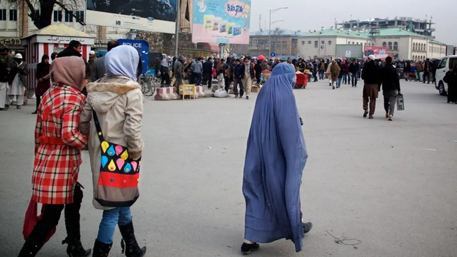 Image of girls on Kabul street