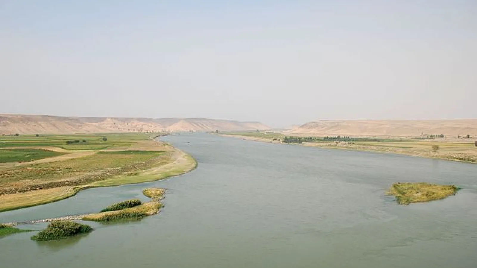 Image of the Euphrates at Zalabiyeh, near Halabiyeh, Syria, by Betramz, Wikimedia Commons, C.C. 3.0