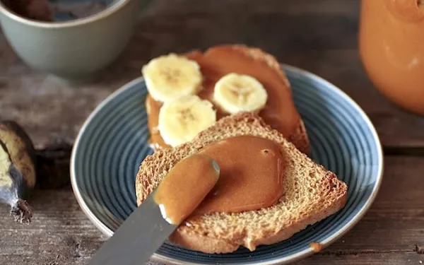 Tahin Pekmez on toast, topped with banana slices