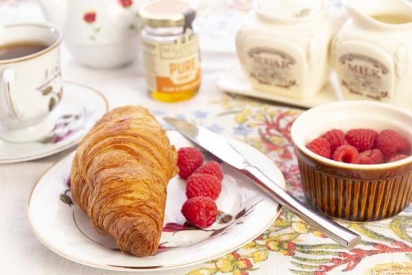 image of croissant, berries, tea