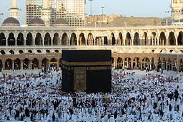 Image of the Ka'aba by Zakaryaamr at the English language Wikipedia [GFDL (http://www.gnu.org/copyleft/fdl.html) or CC-BY-SA-3.0 (http://creativecommons.org/licenses/by-sa/3.0/)], from Wikimedia Commons