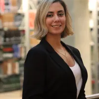 Zari Mahmoudi